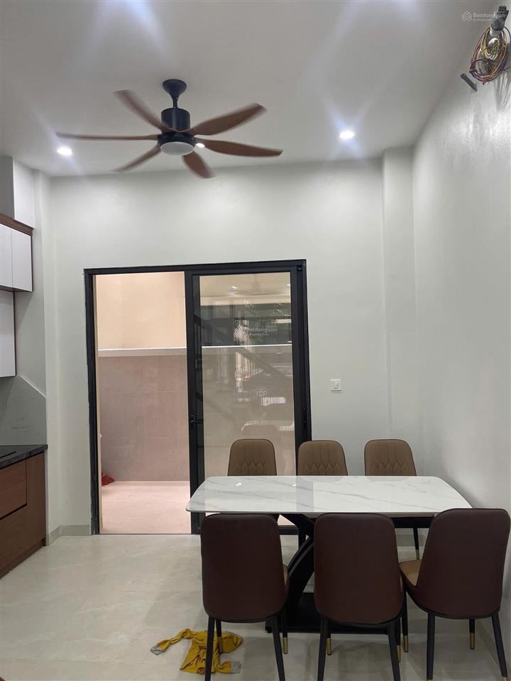Nhà đẹp nguyên căn 5 tầng full đồ chỉ việc xách vali là ở! 13,5tr bao phí
diện tích 48m²