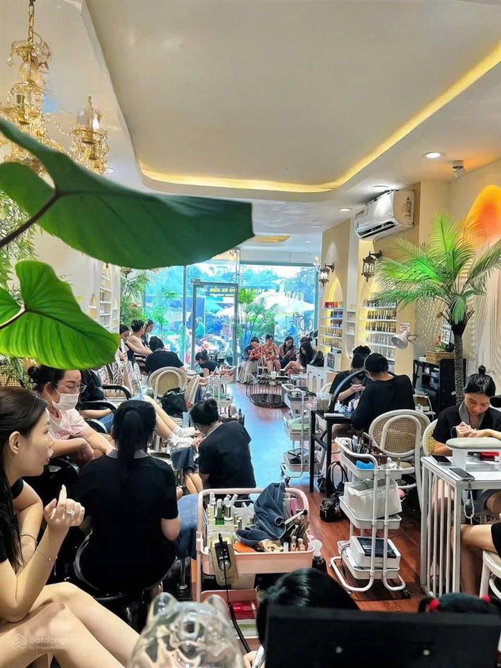 Cho thuê nhà mặt phố trần đại nghĩa dt 50m2 x 6t, mt 4,2 m có thang máy,vị trí đẹp.