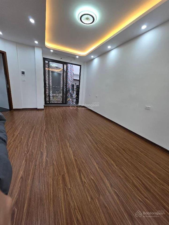 Bán gấp nhà la thành, thoáng sáng, nhà mới, ở luôn, 80m ra đường ô tô, 45m2, 5 tầng, hơn 7 tỷ