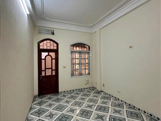 Bán nhà đào tấn, khung cột bê tông chắc, ngõ thông, thoáng sáng 35m2 4 tầng, giá 6 tỷ. không qh