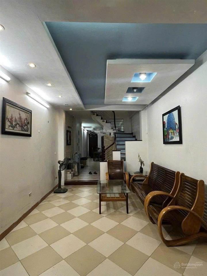 Bán nhà dịch vọng hậu, gần đại học tài chính ngân hàng, lô góc, 30mx5 tầng, ngõ thông,gần phố 7 tỷ9