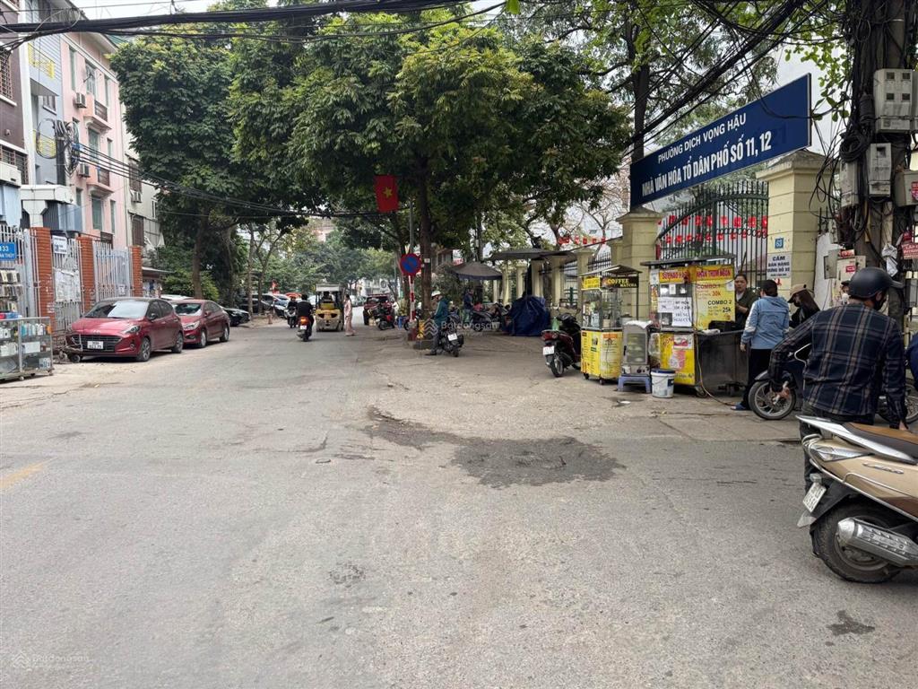 Bán nhà dịch vọng hậu, gần đại học tài chính ngân hàng, lô góc, 30mx5 tầng, ngõ thông,gần phố 7 tỷ9