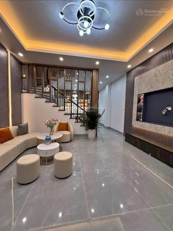 Bán nhà cách mặt phố võ chí công 30m, 4 tầng, full nội thất, gần chợ, bãi đỗ xe ô tô, hơn 6 tỷ