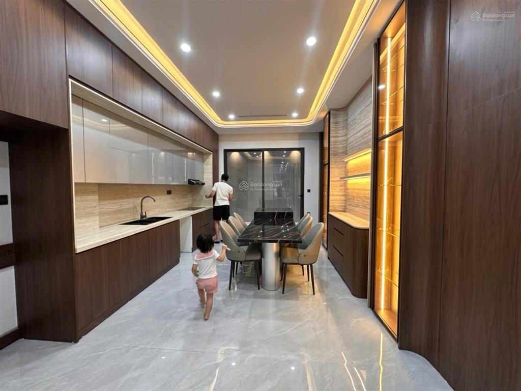 Nhà đẹp mỹ đình, 60m thang máy, full nội thất mới, ô tô đỗ cửa, ngõ thông, 2 thoáng, sổ vuông vắn