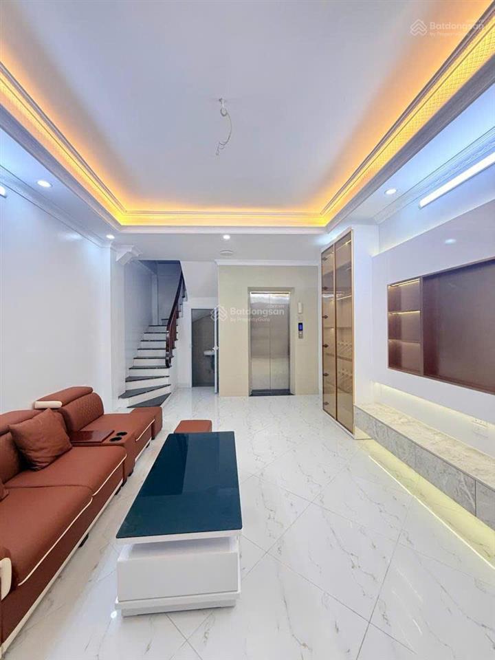 Nhà đẹp cốm vòng, 6 tầng, thang máy, 3 mặt thoáng, quy hoạch ổn định, chủ cần bán gấp, hơn 10 tỷ