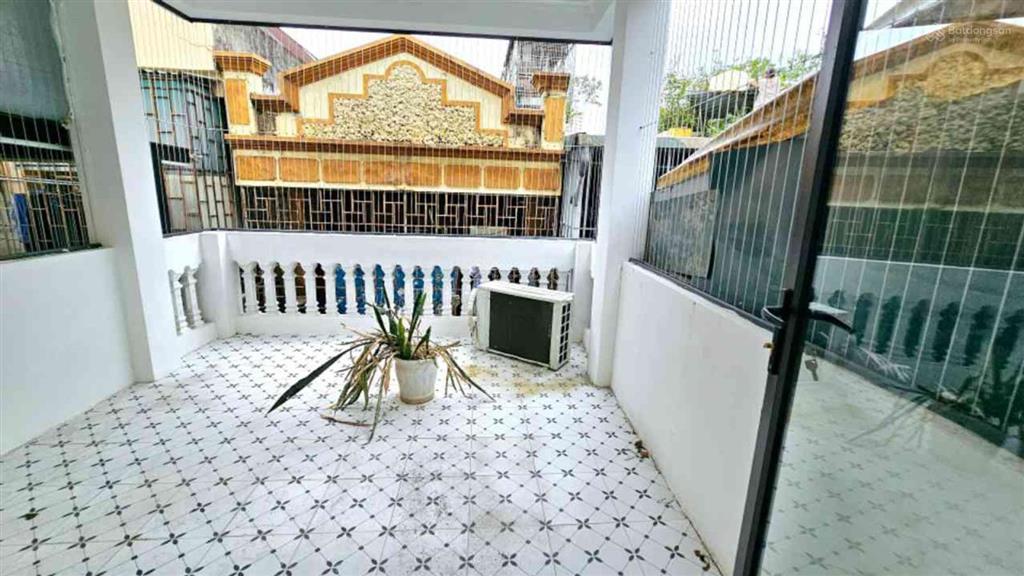 Nhà gần ga tàu điện nguyễn trãi, 6 tầng, full nội thất, ô tô đỗ cửa, sổ vuông, gần chợ, 6 tỷ500