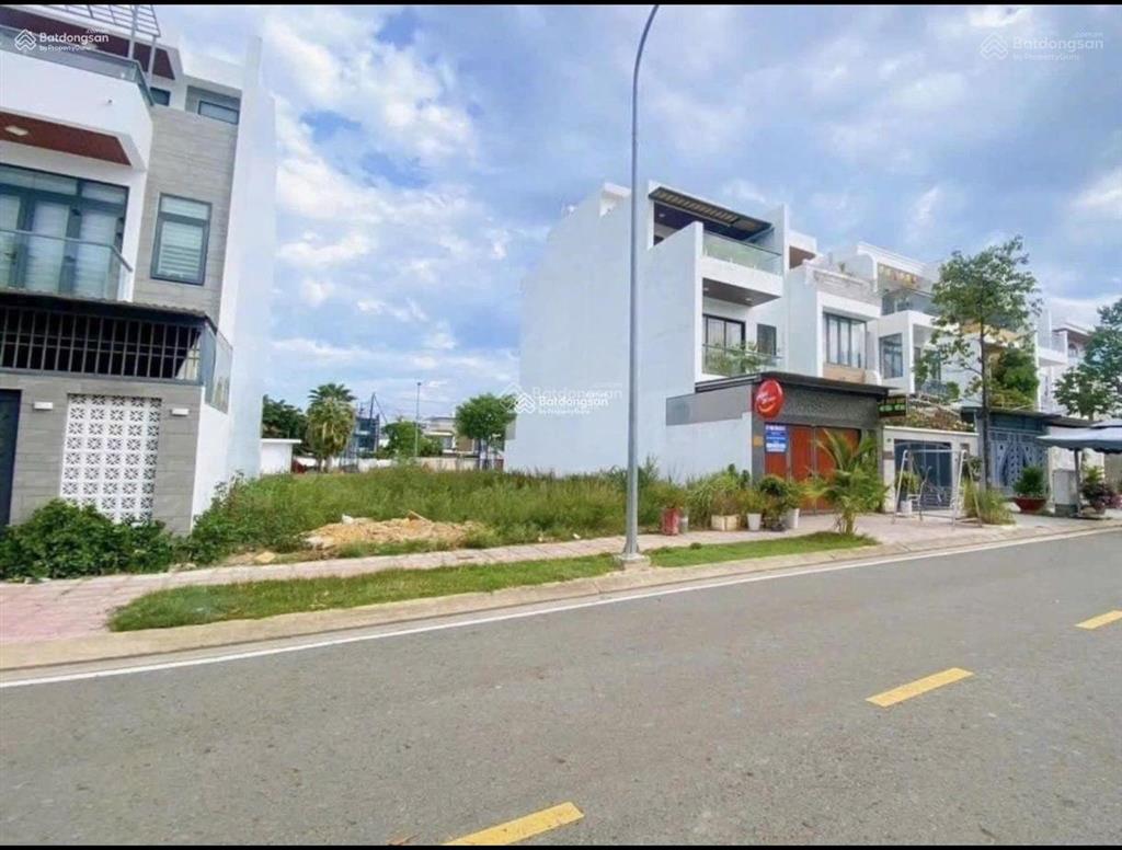 Chủ ngộp hạ giá bán gấp 107m2, đường hoàng phan thái  ngay tt bình chánh giá 2tỷ5 công chứng luôn