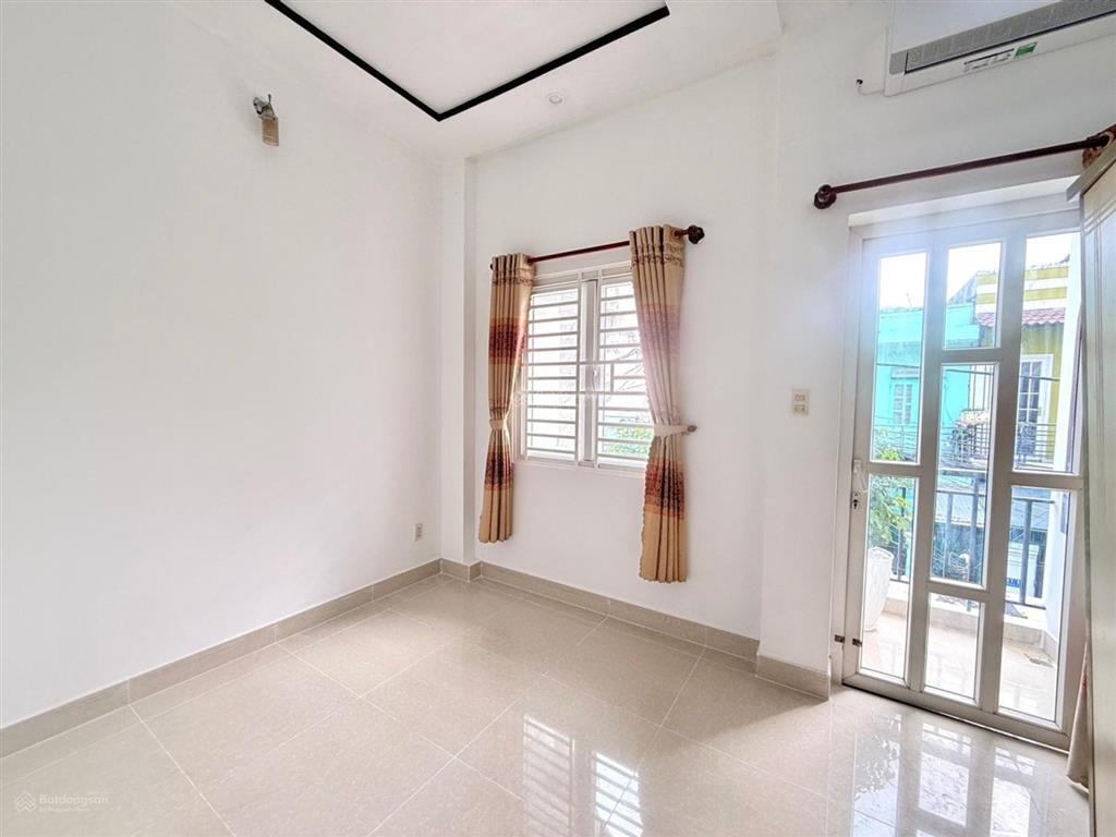 Bán nhà riêng tại thạnh lộc 22, 4,7 tỷ, 60m2, giá siêu hời, oto đậu nhà, thông tứ hướng