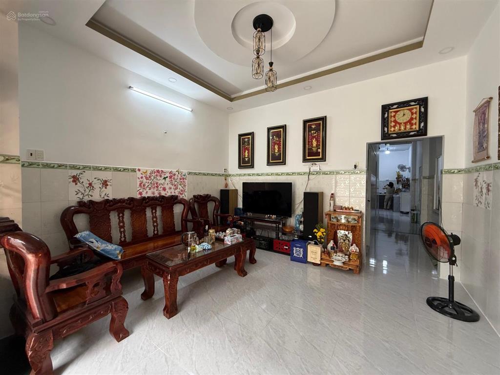 Bán nhà riêng tại thạnh xuân 25, giá siêu hời 4,6 tỷ, 73m2, 4pn, 3wc,hẻm oto