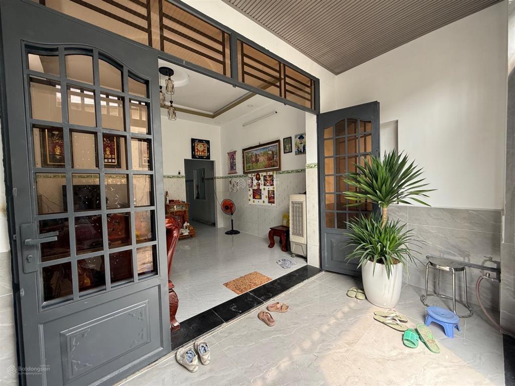 Bán nhà riêng tại thạnh xuân 25, giá siêu hời 4,6 tỷ, 73m2, 4pn, 3wc,hẻm oto
