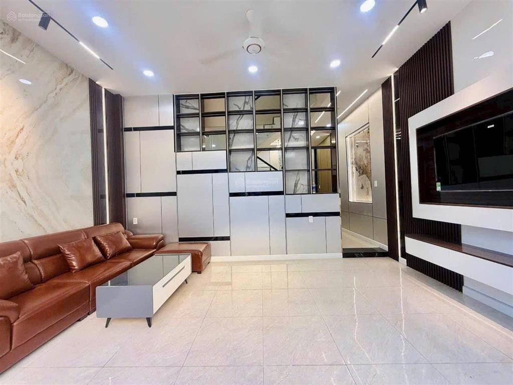 Bán nhà riêng tại thạnh xuân 33, giá cực chất 5,78 tỷ, 51m2, 4pn, 5wc, đường oto 8m , dân chí cao