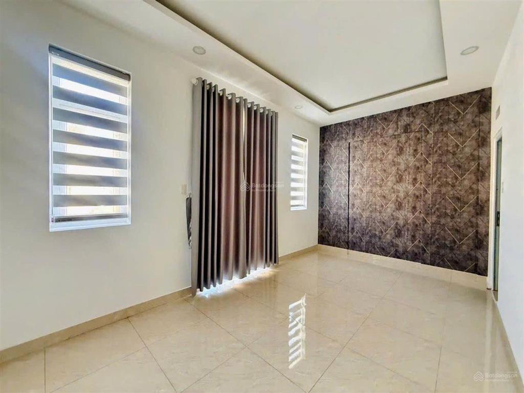 Bán nhà riêng tại thạnh xuân 33, giá cực chất 5,78 tỷ, 51m2, 4pn, 5wc, đường oto 8m , dân chí cao