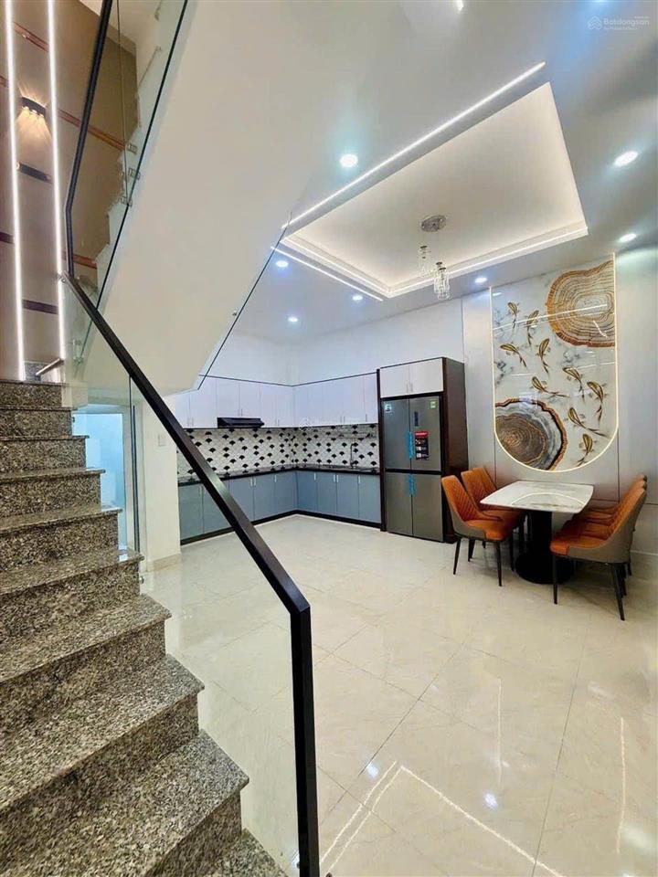 Bán nhà riêng tại thạnh xuân 33, giá cực chất 5,78 tỷ, 51m2, 4pn, 5wc, đường oto 8m , dân chí cao