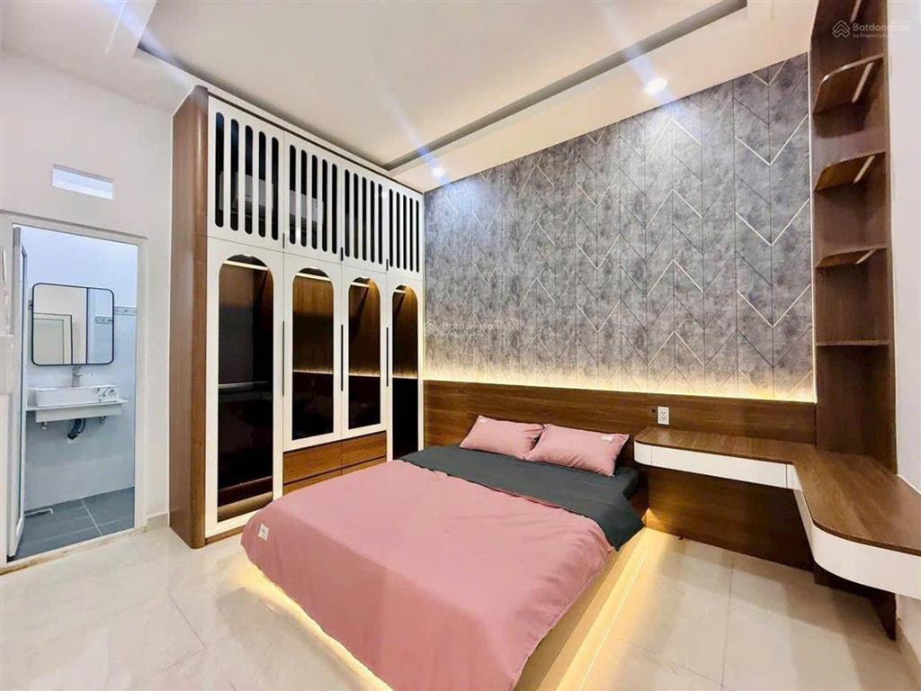 Bán nhà riêng tại thạnh xuân 33, giá cực chất 5,78 tỷ, 51m2, 4pn, 5wc, đường oto 8m , dân chí cao