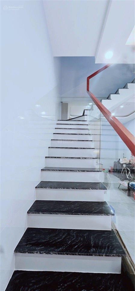 Nhà hxh đỗ cửa  nguyễn duy trinh  long trường  q9  chỉ 5 đồng.