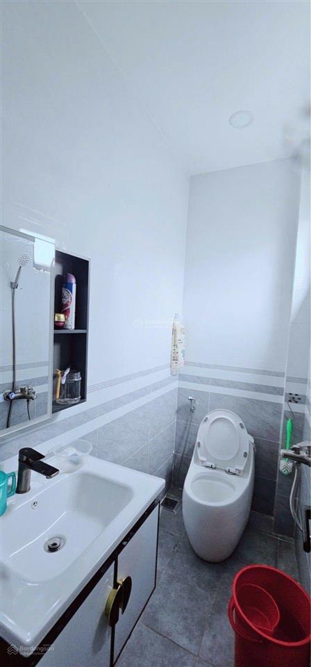 Nhà hxh đỗ cửa  nguyễn duy trinh  long trường  q9  chỉ 5 đồng.