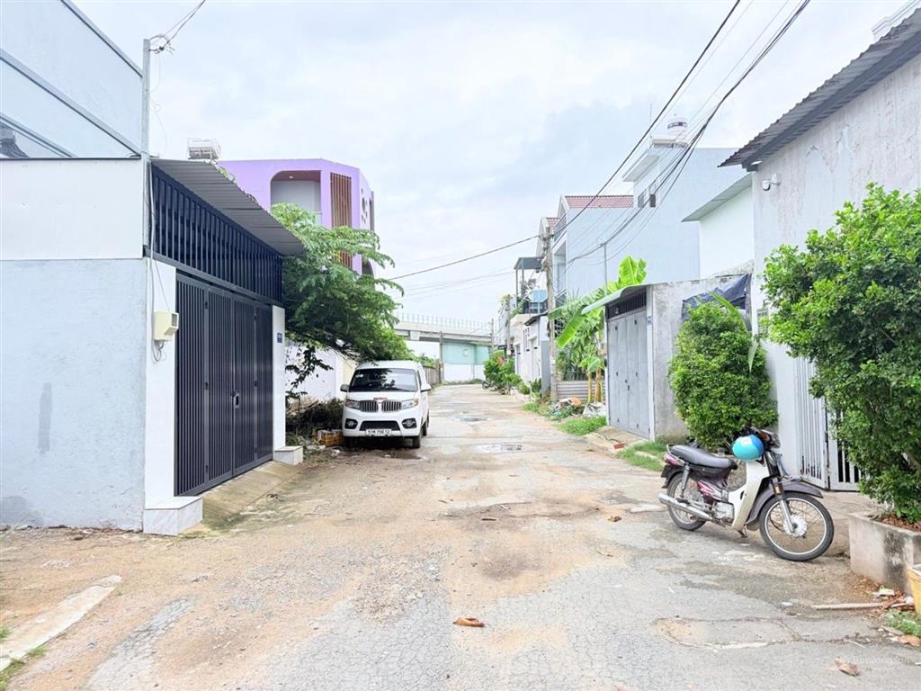 3,5 tỷ  50m²  ngang 4,4m  hẻm xe hơi  xây dựng cao tầng  khu hiếm hàng  ngay vành đai 3