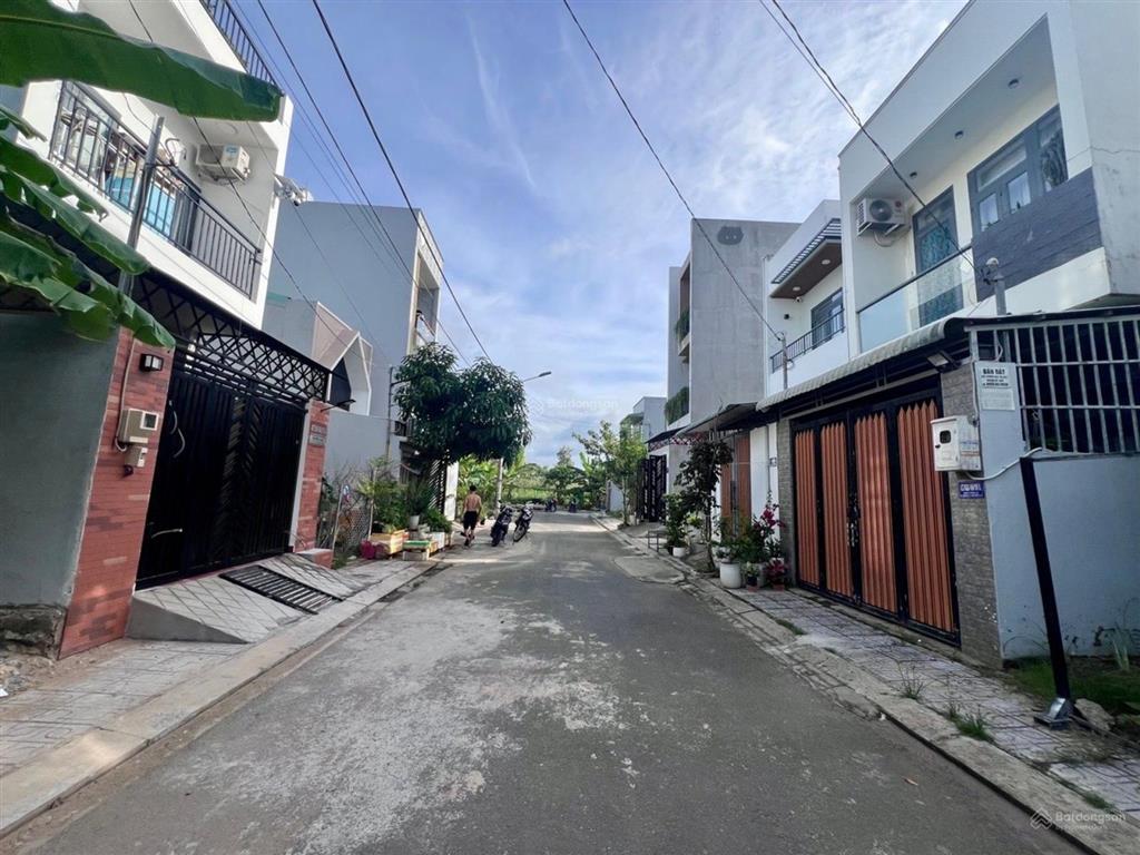 Trường lưu  51m² hxh 8m vỉa hè  khu phân lô dân trí  3 tỷ