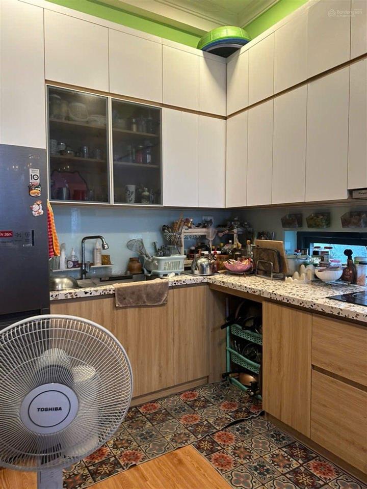 Nhà đẹp  căn góc  3 tầng  2 mặt tiền  ở ngay  sau chợ tăng nhơn phú b  giá 6 tỷ nhỉnh