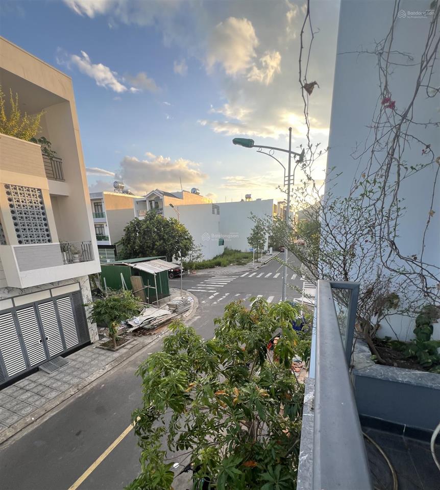 Bán nhà 3 tầng kđt nam vĩnh hải  220m2  đã hoàn công, full nội thất  giá 5,8 tỷ