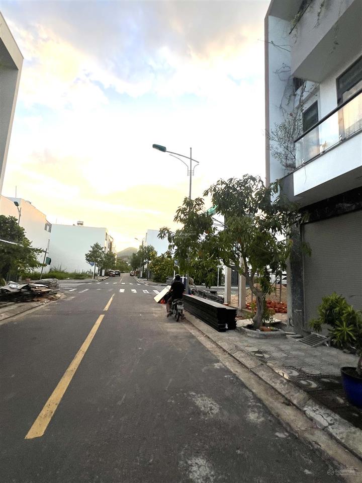 Bán nhà 3 tầng kđt nam vĩnh hải  220m2  đã hoàn công, full nội thất  giá 5,8 tỷ