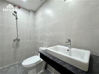 Khai truong căn hộ mới xây ra vào vân tay 3 lớp an ninh, thang máy di chuyển