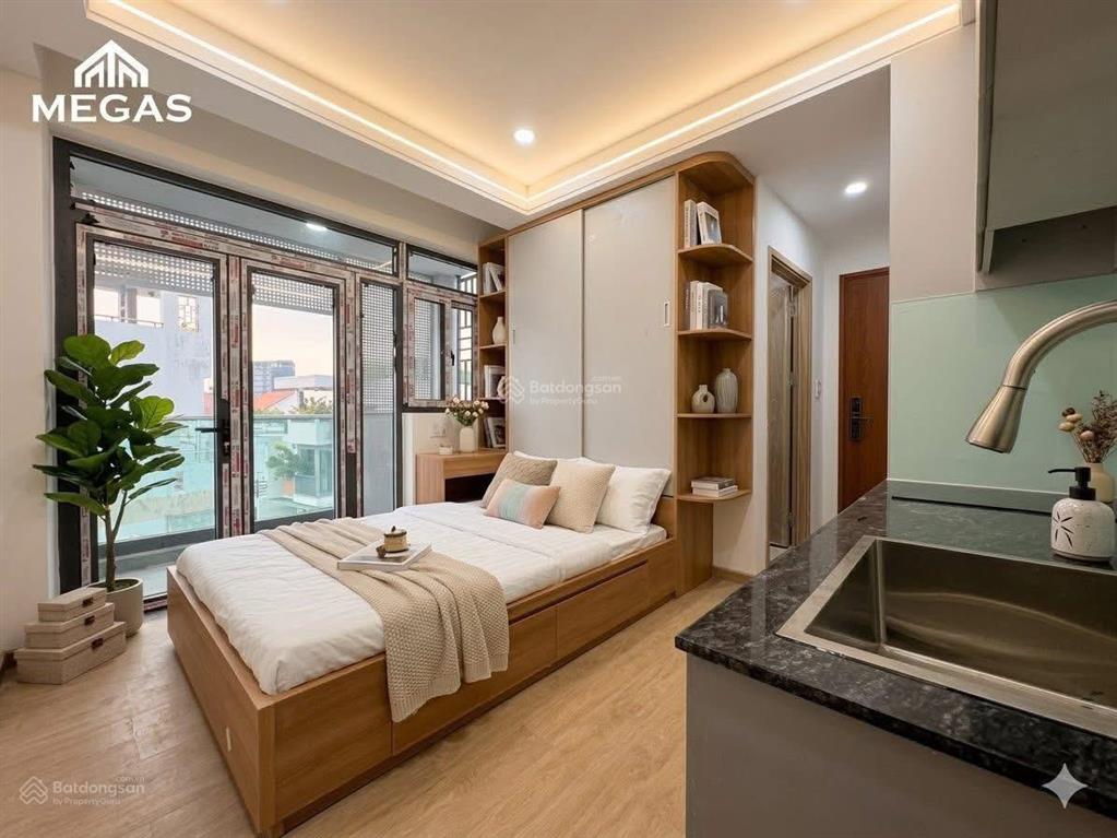 Khai truong căn hộ mới xây ra vào vân tay 3 lớp an ninh, thang máy di chuyển