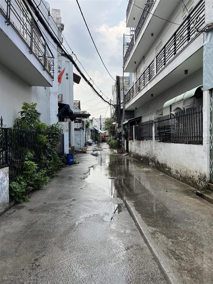 Hxh đỗ cửa  nhà đẹp ở ngay  dài khủng  ngang chuẩn 4m  95m2  3 tầng huỳnh thị hai q12  5tỷ
