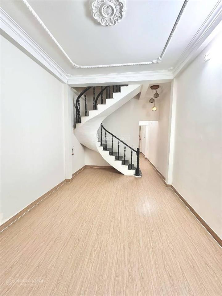 Nhà đẹp ở ngay  hxh đỗ cửa  phan văn hớn (ttn12) q.12  2 tầng  52m2  5,1 tỷ (tl)