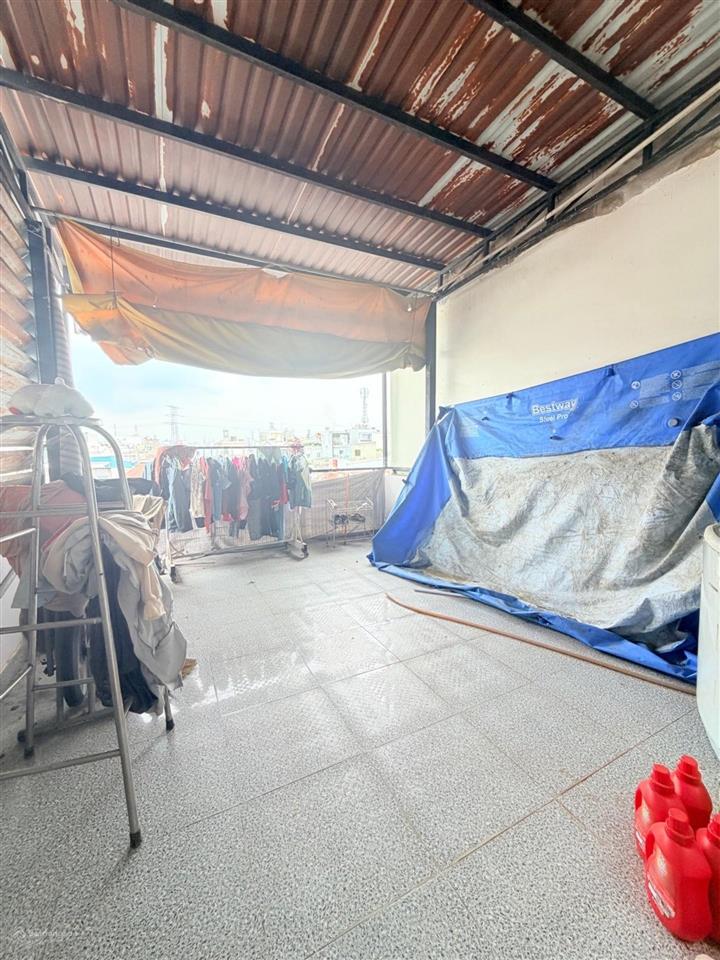 Hiếm ! nhà đẹp ở ngay  hẻm 5m thông  vf8 tới cửa quay đầu  100m tới mt nguyễn văn quá  4,8 tỷ