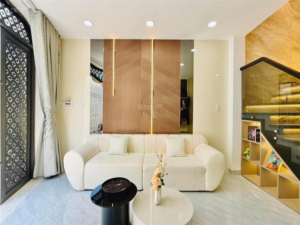 Mua 1 được 2  hxh đỗ cửa  3 tầng  phạm văn chiêu gv 45m2 ngang 6,3m  full nội thất 5,2 tỷ tl