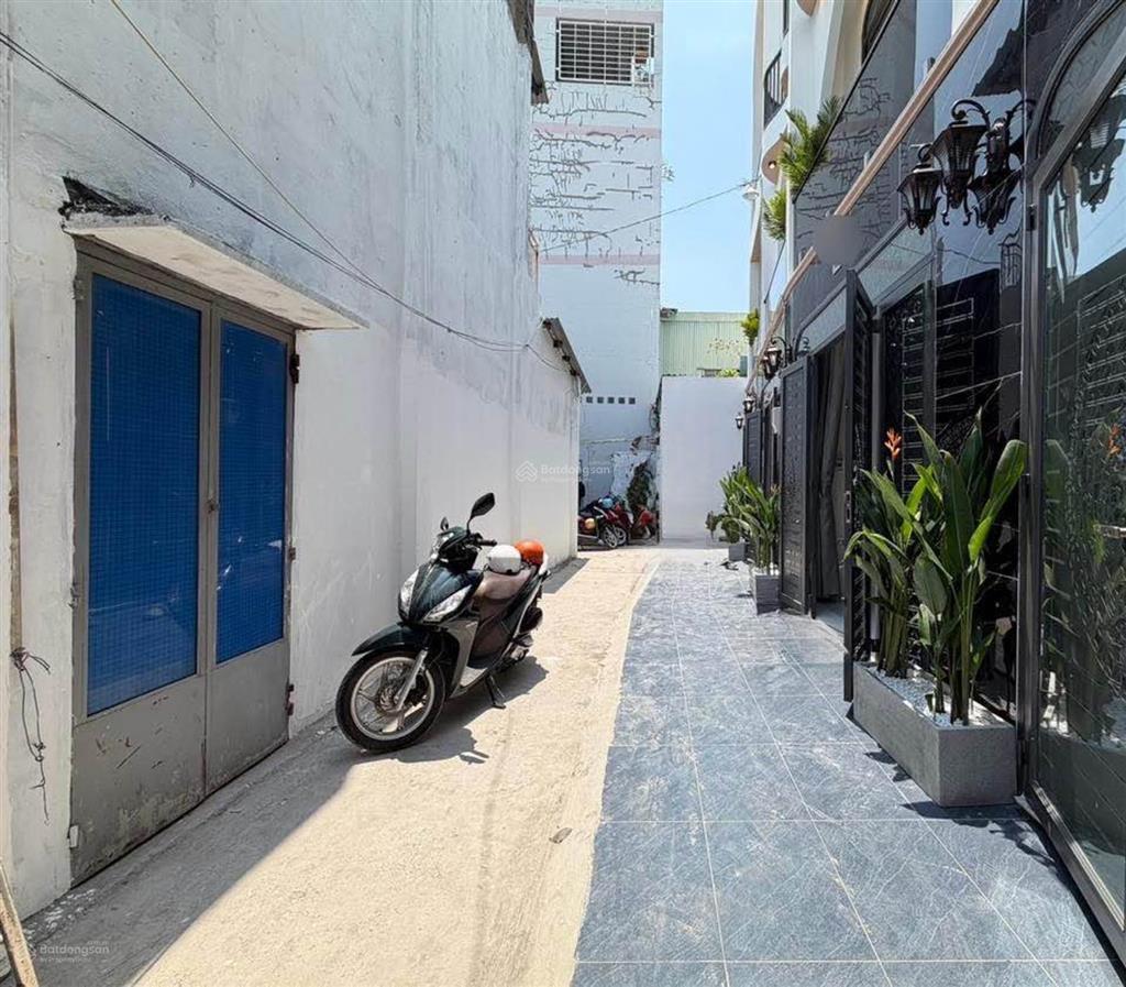 Mua 1 được 2  hxh đỗ cửa  3 tầng  phạm văn chiêu gv 45m2 ngang 6,3m  full nội thất 5,2 tỷ tl