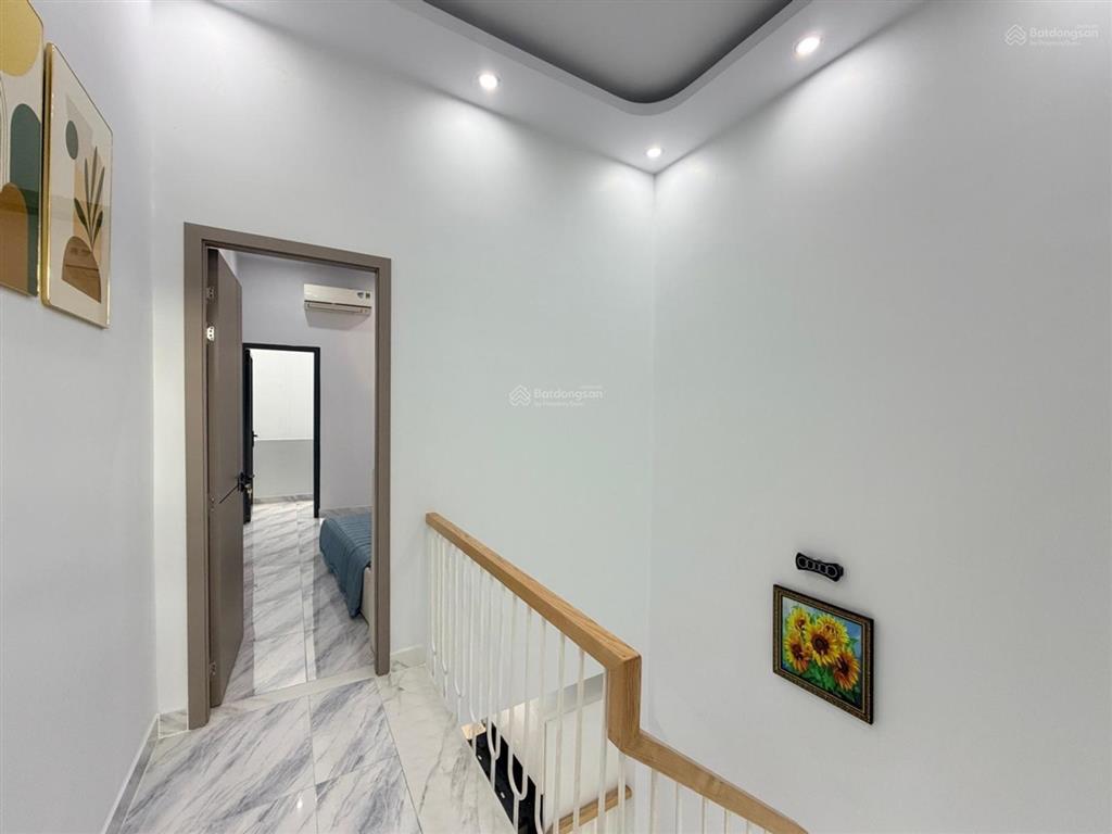 Nhà 2 tầng sẵn nội thất ở ngay  52m2 (3,3*16)  hẻm 5m thông nguyễn văn lượng gv  chỉ 6,35 tỷ (tl