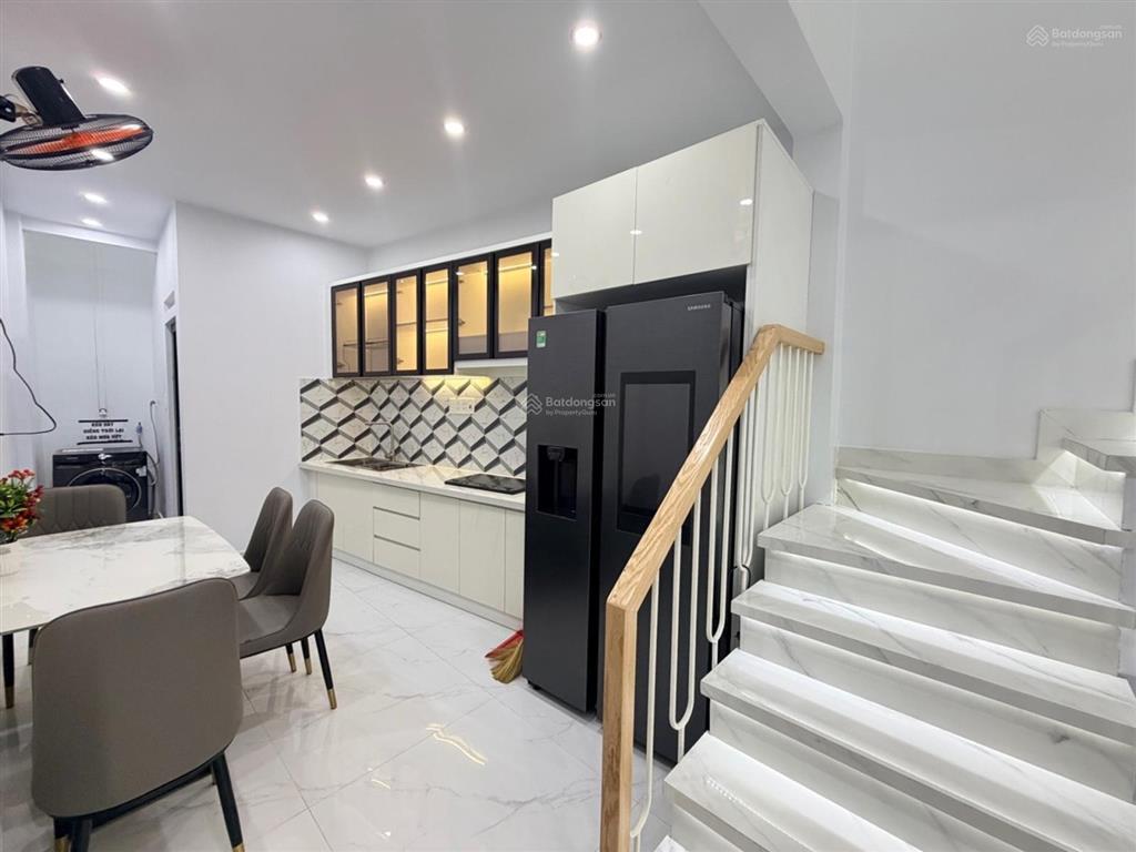 Nhà 2 tầng sẵn nội thất ở ngay  52m2 (3,3*16)  hẻm 5m thông nguyễn văn lượng gv  chỉ 6,35 tỷ (tl