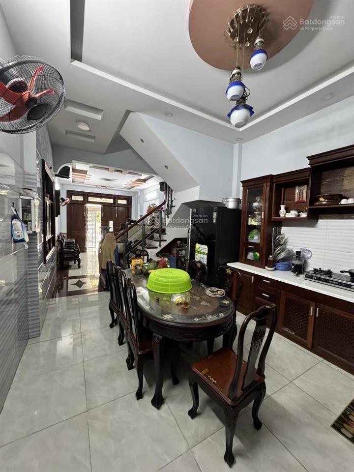 Nhà 4 tầng kiên cố ở ngay, góc 2mt hxh , dòng tiền 12tr/th, nguyễn văn quá, 113m2 (5*23)  6,85tỷ