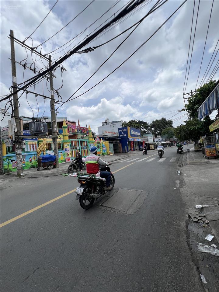 Nhà 4 tầng kiên cố ở ngay, góc 2mt hxh , dòng tiền 12tr/th, nguyễn văn quá, 113m2 (5*23)  6,85tỷ