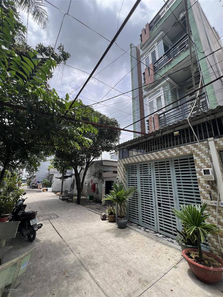 Nhà 4 tầng kiên cố ở ngay, góc 2mt hxh , dòng tiền 12tr/th, nguyễn văn quá, 113m2 (5*23)  6,85tỷ