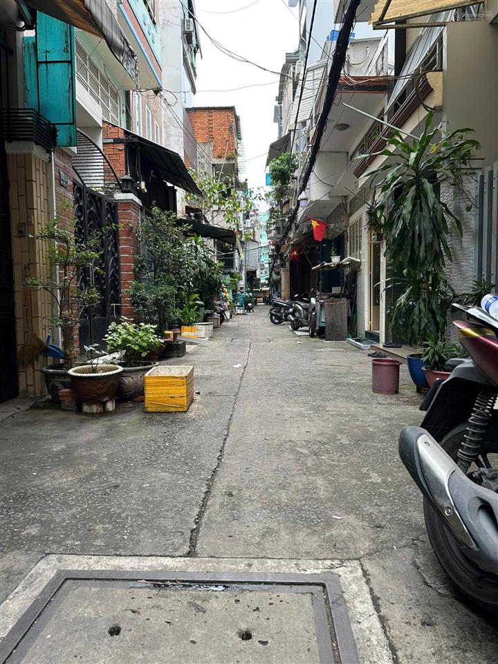 Siêu phẩm nhà 3 tầng cn 24m2 trung tâm quận. 10