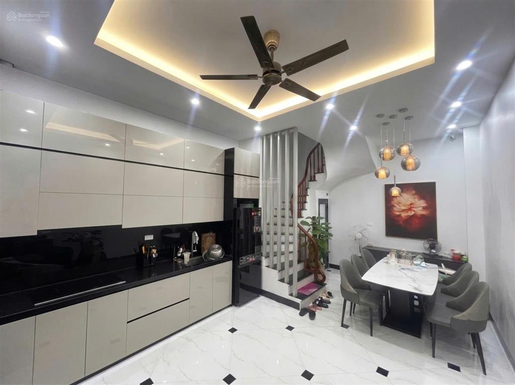 Bán nhà riêng trương định, dt 28m2, 6,58 tỷ, 5 tầng, 3pn, 4wc, sổ đỏ chính chủ nở hậu, ss giao dịch