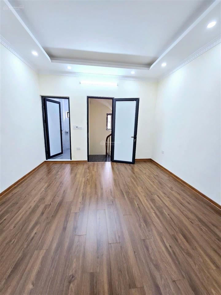 Bán gấp nhà riêng minh khai cực đẹp, dt 31m2, chỉ 5,5 tỷ, ngõ thông tứ tung đi lại thuận tiện