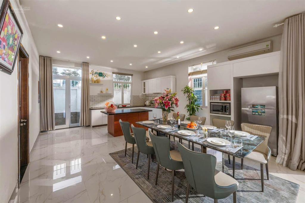 Cho thuê villa 3 tầng gần biển phạm văn đồng, sơn trà 300m², 5pn, 6 giường king, 6 wc