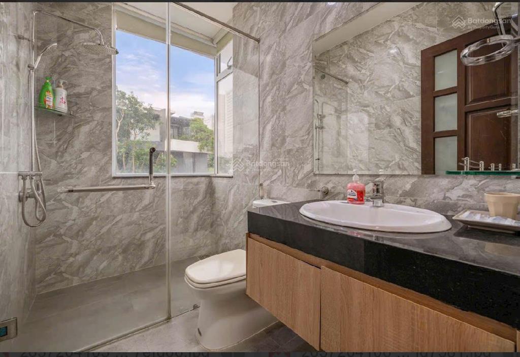 Cho thuê villa 3 tầng gần biển phạm văn đồng, sơn trà 300m², 5pn, 6 giường king, 6 wc