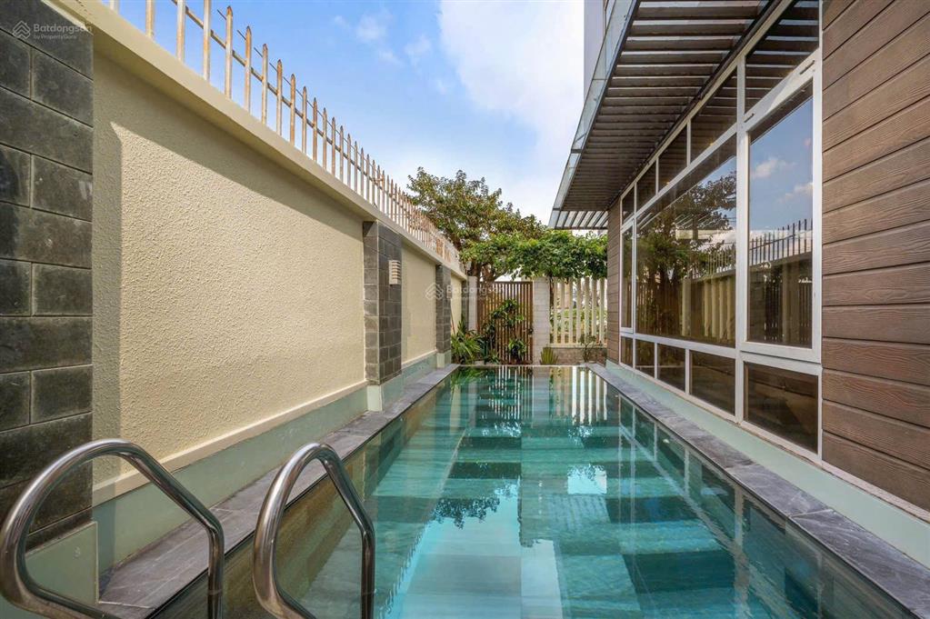 Cho thuê villa 3 tầng gần biển phạm văn đồng, sơn trà 300m², 5pn, 6 giường king, 6 wc