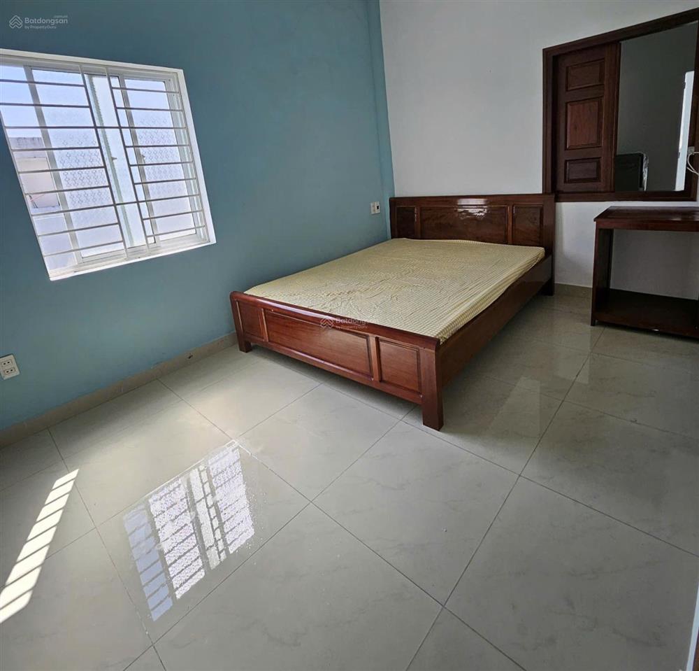 Cho thuê nhà 3 tầng nguyễn xiển, gần minh mạng, crowne  thiết kế 5 phòng ngủ, 3 wc, bếp rộng =