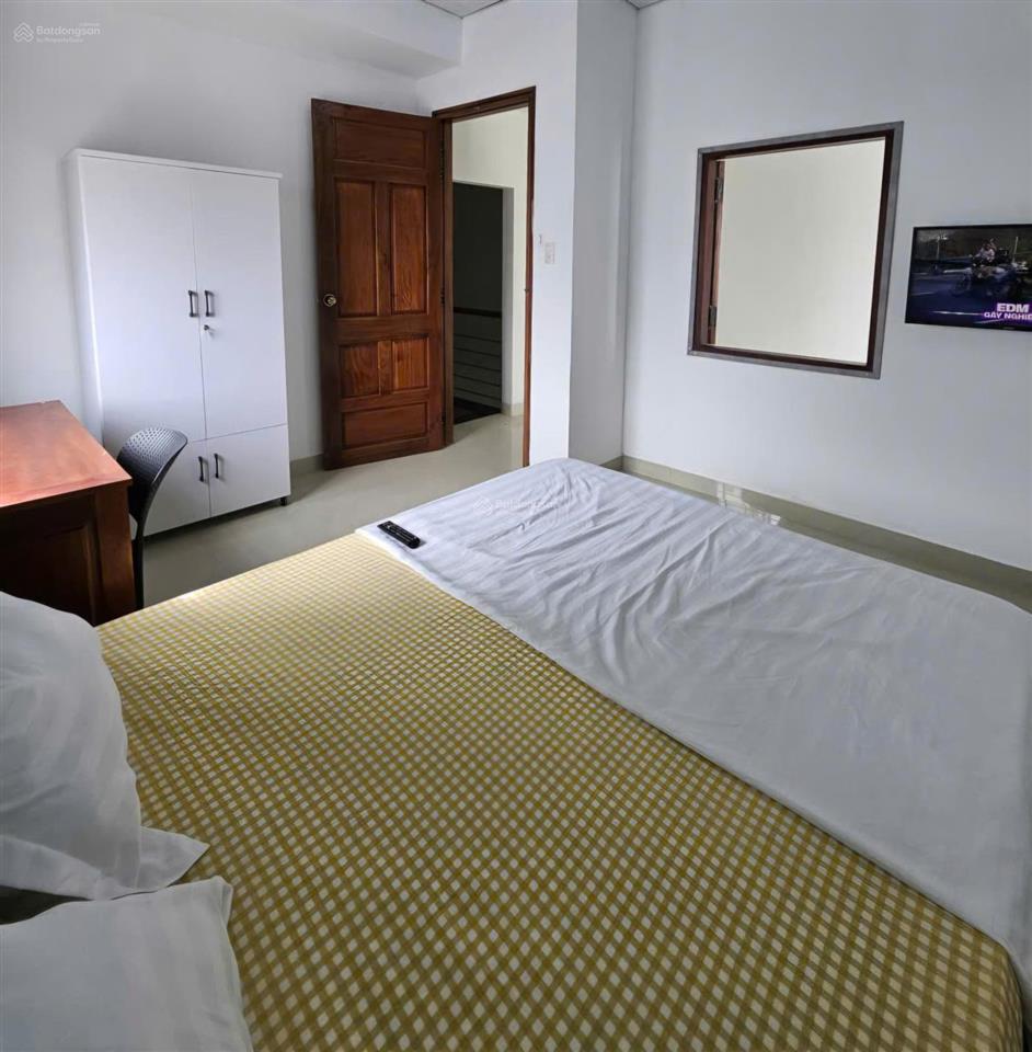 Cho thuê nhà 3 tầng nguyễn xiển, gần minh mạng, crowne  thiết kế 5 phòng ngủ, 3 wc, bếp rộng =