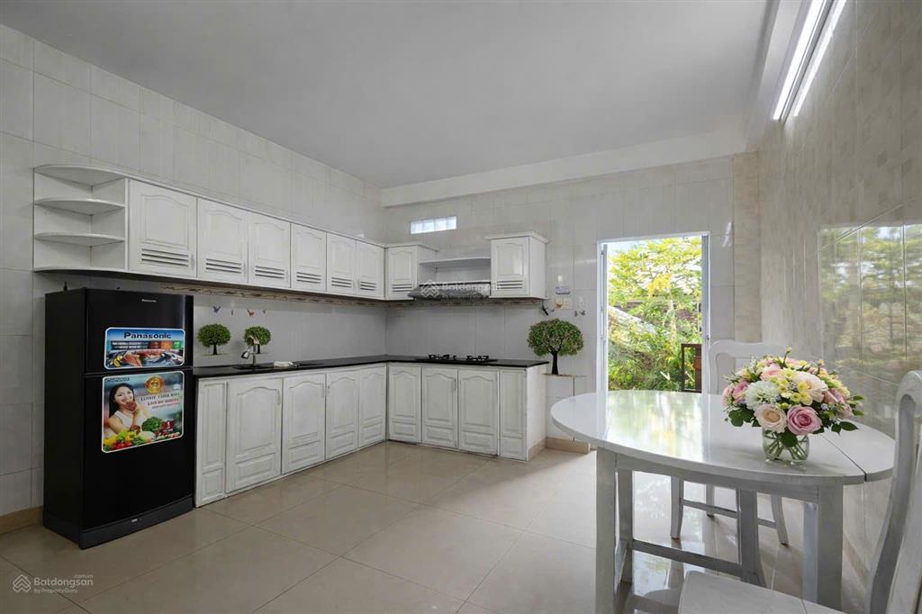 Cho thuê nhà 3 tầng nguyễn xiển, gần minh mạng, crowne  thiết kế 5 phòng ngủ, 3 wc, bếp rộng =