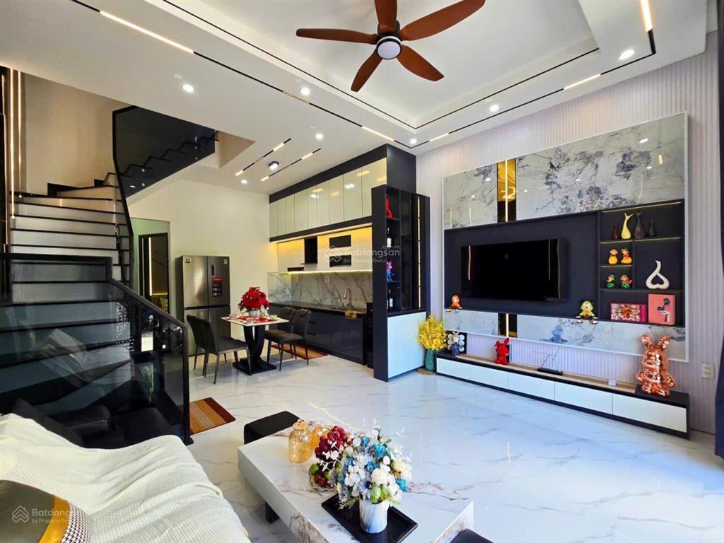 Bán nhà 3 tầng kiệt hoàng thị loan , p. hòa minh. vị trí cách đường chỉ 55m
