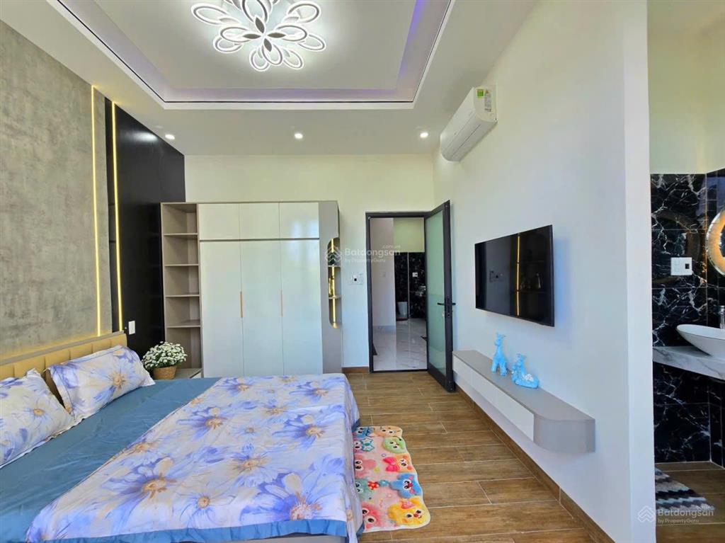 Bán nhà 3 tầng kiệt hoàng thị loan , p. hòa minh. vị trí cách đường chỉ 55m