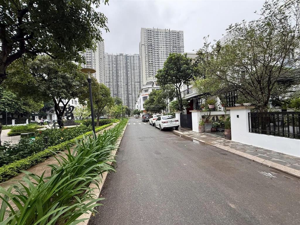Bán biệt thự vinhomes gardenia đường đôi khu khép kín barie 285m nhà mới full nội thất bảo vệ 24/24