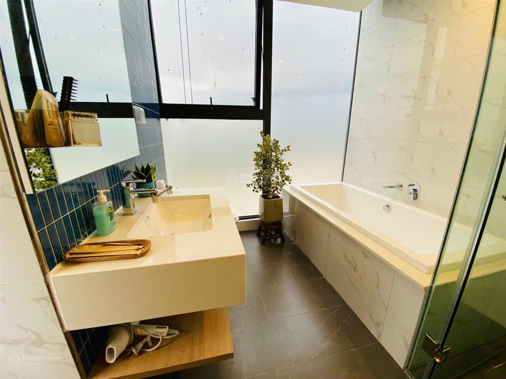 Chính chủ bán căn 2pn tầng cao view biển, nhạc nước đẹp nhất dự án icon40 chỉ 3,4 tỷ full nội thất